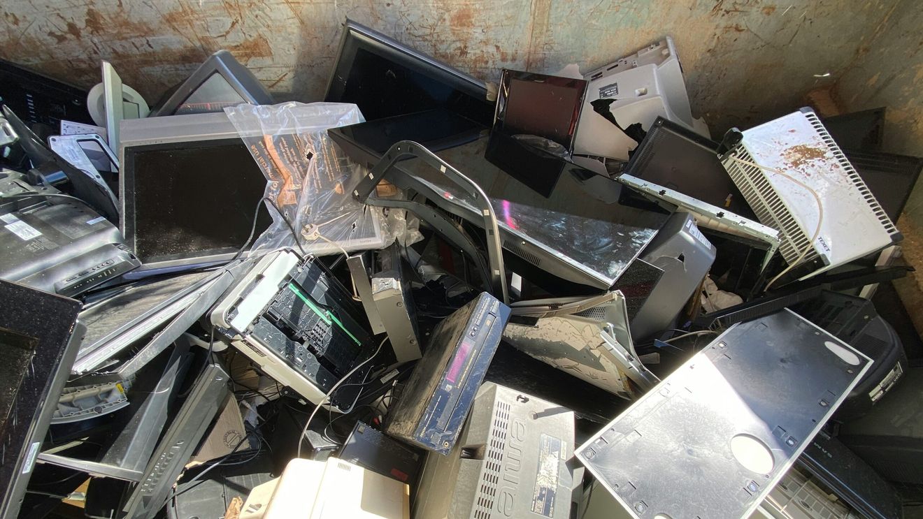 Reciclarea electronicelor: unde ajung și de ce contează / Deșeurile electronice, în creștere față de anii precedenți