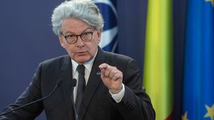 Comisarul pentru Piaţă Internă: UE a decis lansarea unei licitaţii de peste 1 miliard de euro, pentru achiziţia de echipamente militare/ Am identificat peste 15 companii din 11 ţări, printre care și România