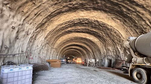 Ministrul Transporturilor: A fost realizată străpungerea primei galerii de 367 metri a Tunelului 1 de pe secţiunea Margina–Holdea, etapă importantă pentru construirea lotului 2 al autostrăzii Lugoj–Deva