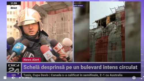 Partea superioară a unei schele de pe o clădire din Bucureşti s-a desprins și a avariat două autoturisme