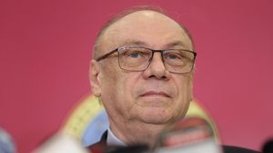 Marian Enache, reconfirmat președinte al Curții Constituționale / Este interimar până în luna iulie, când îi expiră mandatul de judecător CCR / Decizia a apărut în Monitorul Oficial