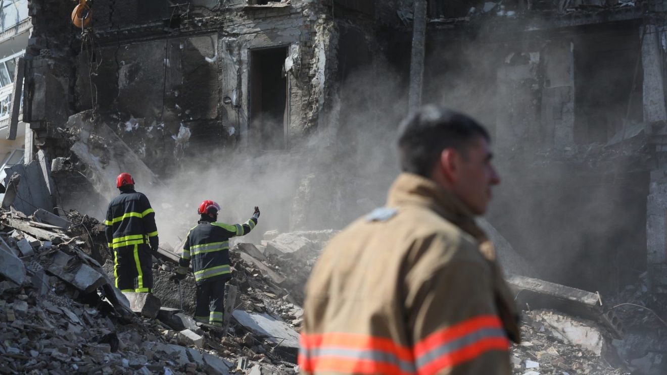 Bilanţul victimelor atacului rus asupra blocului din Ceasiv Iar creşte la 33 de morţi