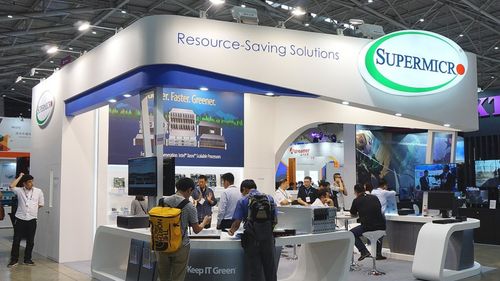 Toți ochii pe inteligența artificială: Compania Supermicro, creștere de aproape 300% pe bursă în 2024 / „Toată lumea se uită după ceva care arată și miroase ca Nvidia”