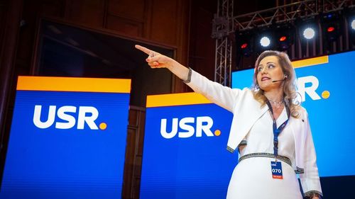 Elena Lasconi, despre o eventuală candidatură la șefia USR: Nu exclud, voi lua decizia săptămâna aceasta. Dacă voi candida, trebuie schimbat și Biroul Național, toată conducere / Dan Barna: Nu voi candida la șefia partidului