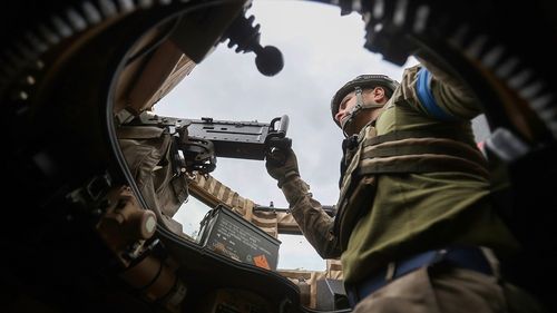 Ucraina afirmă că a stabilizat frontul, în timp ce Rusia a crescut producţia de obuze şi bombe ghidate