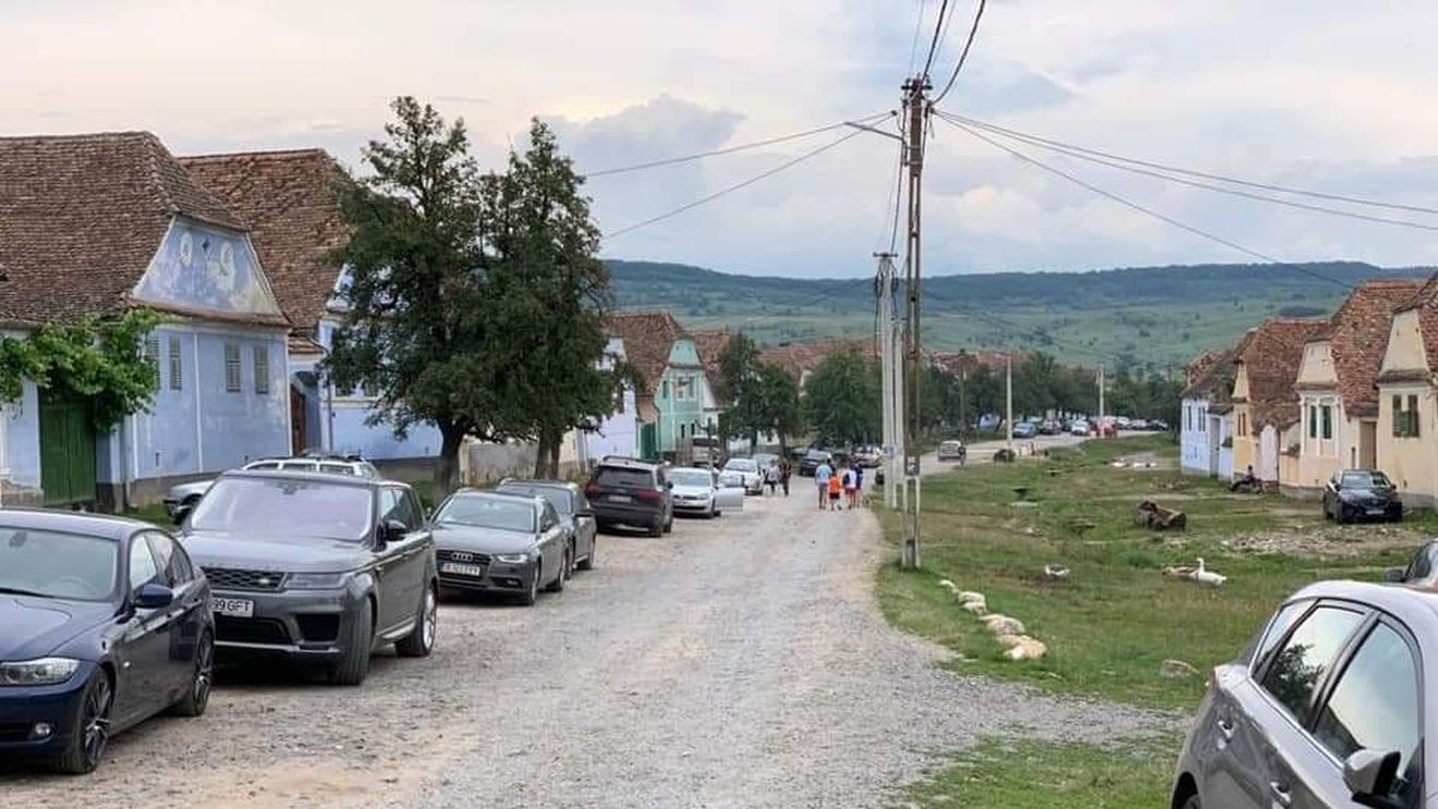 S-au finalizat lucrările la drumul care străbate satul brașovean Viscri, localitate care are statut de sit rural UNESCO