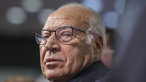 Un senator și patru deputați ai partidului controlat de Dan Voiculescu, PPUSL, intrați în Parlament pe listele PSD, anunță formarea propriei grupări ”independente” în forul legislativ
