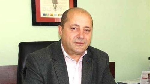 Remedii pe care le proupune un primar PSD din județul Maramureș, localnicilor: Durerea de gât dispare după o gargară cu apă sărată, mierea de albine şi celelalte produse apicole sunt cel mai bun antibiotic