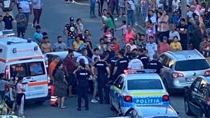 O șoferiță a fost bătută, iar o mașină și un magazin au fost avariate, după ce o femeie a accidentat un copil care a traversat neglijent strada / Zeci de băimăreni au vrut să-și facă singuri dreptate