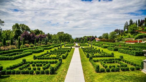 FOTO Giardini di Zoe, grădina realizată de un italian, în Hunedoara, ca hobby, a strâns peste 100 de mii de vizitatori într-un an / ”De 20 de ani lucrăm la grădini fără arhitect, fără peisagist, fără plan, fără planșă”