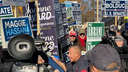 Strategia riscantă a democraţilor de a-i ajuta pe republicanii extremişti în alegerile primare pare să aibă succes / Proiecţiile de miercuri îi dădeau învingători pe toţi cei opt candidaţi democraţi care au beneficiat de această strategie