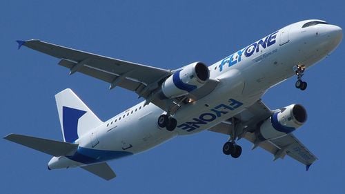 Incident ciudat: O aeronavă care venea din Armenia cu destinaţia Republica Moldova a aterizat neprogramat la Otopeni, după ce Chişinăul nu a autorizat zborul. Ulterior, a fost o alertă falsă cu bombă la bord. Printre pasageri erau şi oamenii lui Ilan Şor