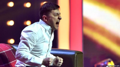 Favoritul prezidenţialelor din Ucraina, un comediant, ar avea o vilă nedeclarată într-o comună italiană preferată de oligarhii ruşi/ Deține oficial 4 apartamente în Kiev, o casă la țară și alte apartamente în Ialta și Marea Britanie