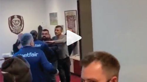 VIDEO Clujenii s-au bătut în vestiar după meciul pierdut cu Steaua Roșie Belgrad / Imaginile au fost filmate de oficialii sârbi