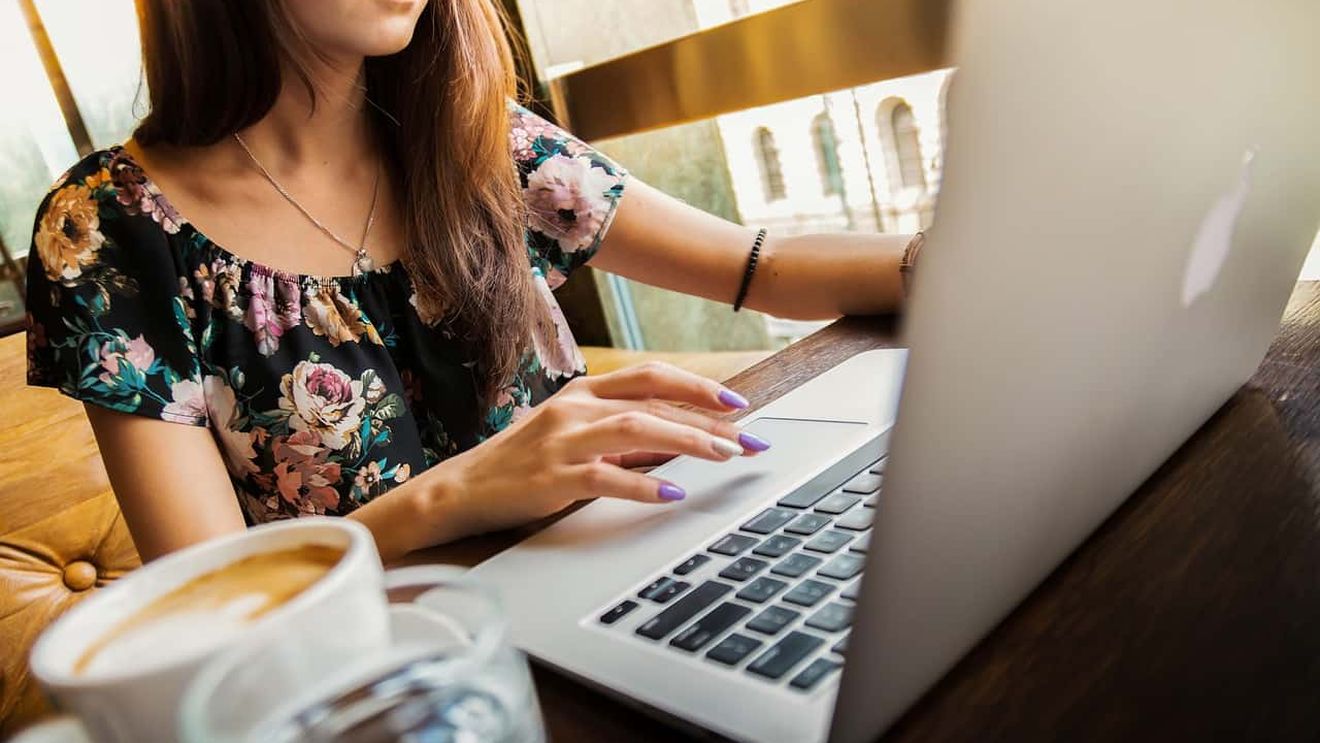 EUROSTAT: Aproape toți tinerii europeni între 16-29 ani utilizează internetul în fiecare zi/ România, în linie cu media UE