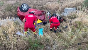 ALBA: Trafic întrerupt pe DN 7, în urma unui accident rutier. Un autoturism s-a răsturnat în afara carosabilului. Sunt raportate două victime