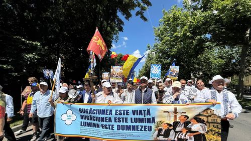 Extremista Diana Șoșoacă, proaspăt întoarsă din Rusia, și Dan Diaconescu, judecat pentru sex cu minori, sunt în fruntea ”Marşului pentru normalitate” organizat împotriva comunității LGBT