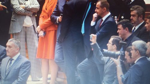 Miza uriașă pentru PSD: Dăncilă și fotograful partidului supraveghează votul la moțiunea de cenzură