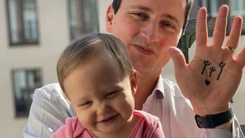 Un europarlamentar USR susține inițiativa unui fotbalist maghiar care a criticat Guvernul Orban pentru limitarea noțiunii de familie la căsătoria între un bărbat și o femeie:  Dragostea e dragoste și toți trebuie să avem dreptul la ea