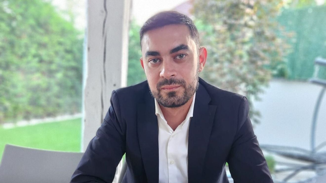 Mihai Cristian Ciolacu, nepotul premierului Ciolacu, a vândut către firma unui mogul din Cehia unul dintre cele două proiecte de parcuri fotovoltaice pentru care a cerut finanțări din PNRR