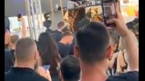 VIDEO Clubul LOFT din stațiunea Mamaia a fost amendat cu 10.000 de lei, în urma unui concert susținut de Puya, la care au participat peste 500 de persoane