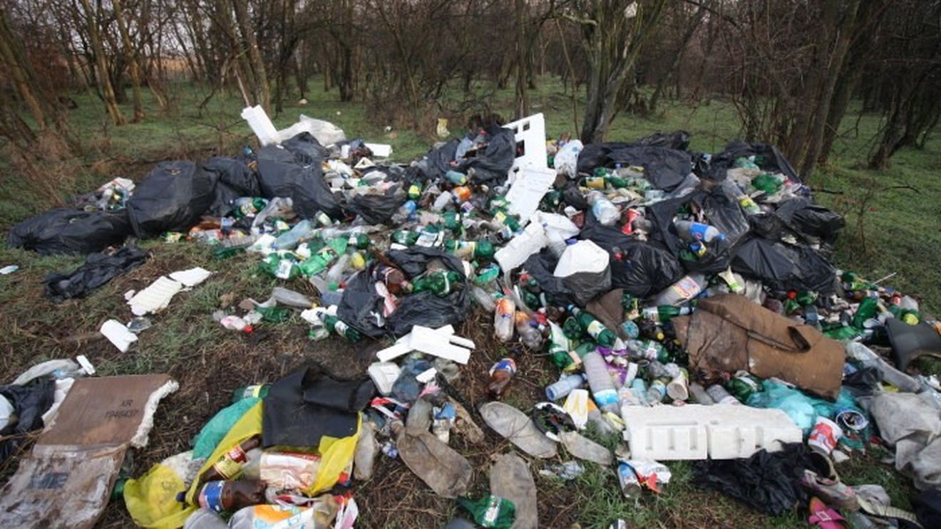 România, împânzită de gunoaie. 18 depozite ilegale de deșeuri descoperite într-o singură comună din Giurgiu