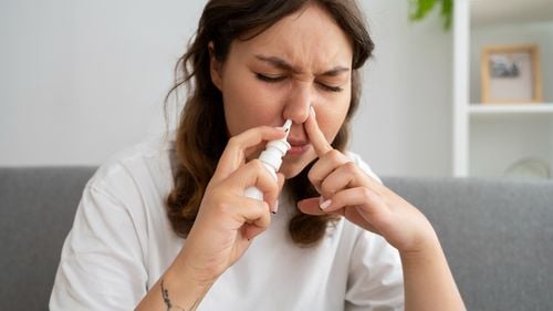 Un spray nazal aprobat de FDA pentru depresia majoră poate duce la remisie - studiu