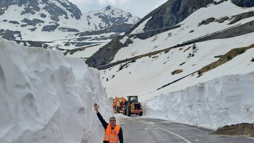 VIDEO Prima deszăpezire din această toamnă, pe DN7C - Transfăgărăşan