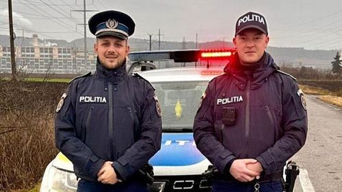 Doi polițiști au intervenit la timp pentru a salva o femeie pe care fostul iubit, notar de profesie, a plimbat-o două ore cu mașina, după ce a înjunghiat-o de mai multe ori