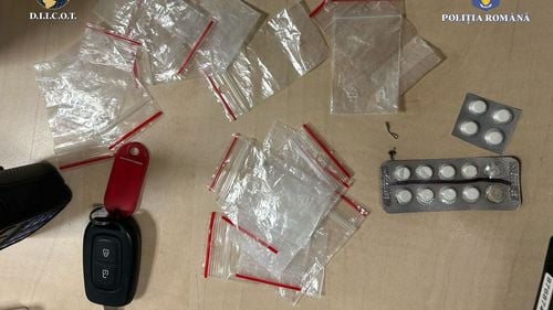 A fost reținută o tânără de 27 de ani, acuzată că ar fi vândut drogurile care l-au ucis pe Rareș Ion, prietenul lui Vlad Pascu și Tudor Duma / Metadona a fost ridicată de femeie cu o rețetă, de la un centru pentru asistență integrată a adulților