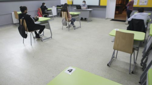 Ministerul Educației: 8.470 de preşcolari şi elevi şi 2.688 angajaţi din învăţământ, confirmaţi cu Covid-19