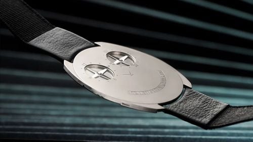 VIDEO Un ceasornicar rus independent a dat peste cap cursa pentru proiectarea celui mai subțire ceas de mână din lume