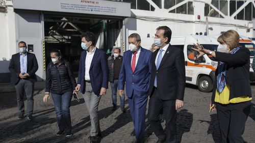 Nicușor Dan și Ludovic Orban, la Ambulanța București: S-au luat măsuri pentru suplimentarea echipajelor care fac teste suspecţilor de coronavirus/ Șefa SAJ: Nu este suficient niciodată personalul, mai ales în aceast situaţie