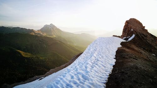 Un sfert din pârtiile din Tirolul de Sud sunt închise / În Trentino, la 1.800 de metri, plouă / Sfat pentru turiști: ”La fel cum mergeți la munte vara pentru a face drumeții, puteți face același lucru și iarna”