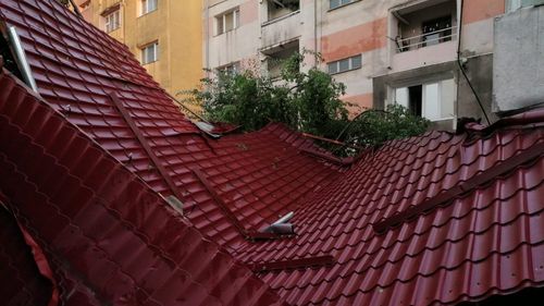 Sediul Primăriei Mitoc din Botoșani, distrus de o furtună puternică