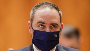 Senatorii PNL Alexandru Nazare și George Scarlat s-au abținut la votul pentru certificatul verde la locul de muncă / Două voturi au lipsit ca proiectul să fie adoptat de Senat