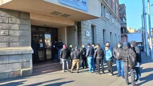 Coadă la STB pentru angajare pe posturile de șoferi după ce conducerea companiei a anunțat concedieri ca urmare a grevei ilegale. Care sunt cerințele și salariile