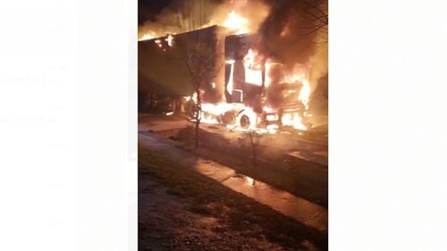 VIDEO Trafic blocat pe DN14, în județul Sibiu. Un TIR a luat foc