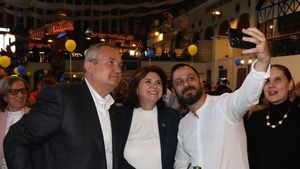 Profesori folosiți în campania electorală. Surse: PNL a chemat prin inspectori școlari peste 2.000 de profesori la un eveniment de campanie organizat de Monica Anisie, la care cadrelor didactice le-a vorbit candidatul la prezidențiale Nicolae Ciucă / Anisie: Invitația a fost publică