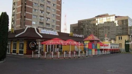 Primăria Iași și CFR se judecă de 25 de ani pentru chiria unui restaurant McDonald’s / Judecător: Regimul juridic al terenului nu este clarificat, situaţia acestuia fiind una incertă”