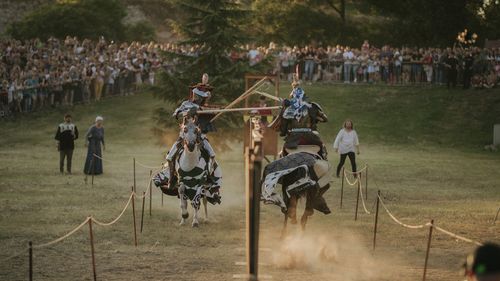 Festival în castelul fostului rege al Poloniei din Șimleul Silvaniei, la finalul săptămânii: Bathory Fest / Turnir ecvestru, demonstraţii cu păsări prădătoare şi un spectacol cu cai