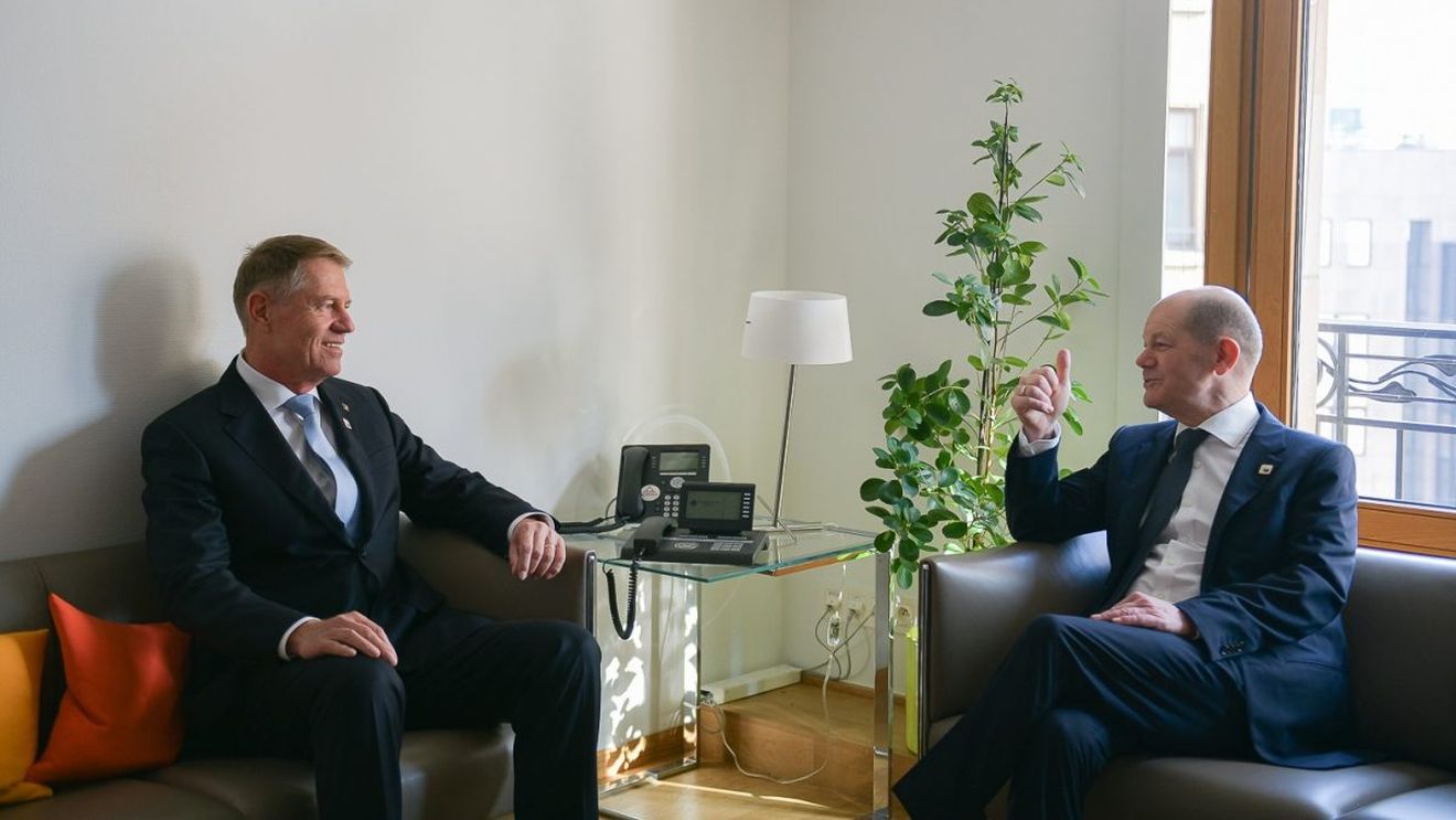 Klaus Iohannis a discutat cu cancelarul german Olaf Scholz despre Schengen, energie și ajutor pentru refugiații de război din Ucraina