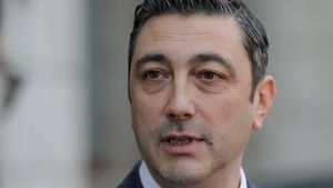 Eșec total al Parchetului General condus de Alex Florența în fața extremismului: zero autosesizări și nicio persoană trimisă în judecată pentru legionarism sau apologia criminalilor / Autoritățile încep să aplice legea după 22 de ani / Plângerile ”Elie Wiesel”, ale diplomaților sau ale organizațiilor evreiești au fost ignorate 