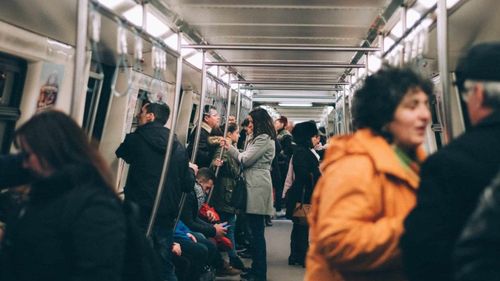 De ce garniturile de metrou de pe magistrala Pipera-Berceni tot nu vor circula la intervale mai mici de două minute la orele de vârf în ciuda lucrărilor de modernizare anunțate. Explicațiile Asociației Metrou Ușor