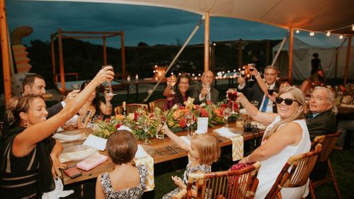 Orban: Nunțile, botezurile și transportul public prezintă riscul cel mai mare de infectare cu Covid