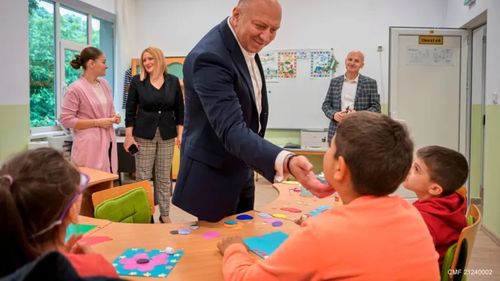 Școala în campania electorală. Candidați PSD-PNL din Bacău au avut întâlniri cu „absolvenții” înainte de sfârșitul școlii