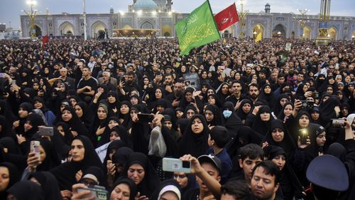 Preşedintele Raisi, înhumat în oraşul său natal, Mashhad, în Mausoleul imamului Reza, principalul sanctuar şiit din Iran