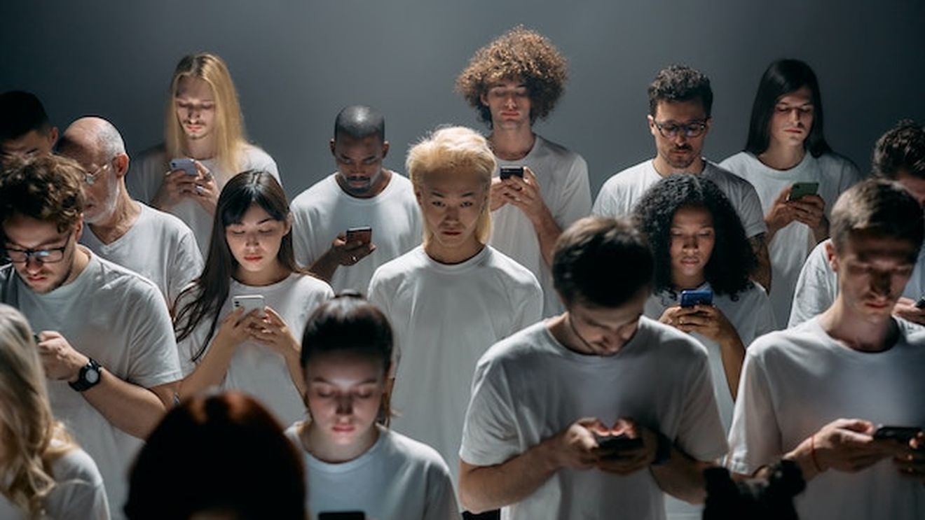 Medic psihiatru de la Socola, despre dependența de telefonul mobil: ”Confortul pe care ni-l dă smartphone-ul are un preț”/ Despre nomofobie, ”vibrația fantomă” și halucinațiile auditive