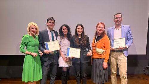 Elena Deacu, redactor-șef Economedia, a primit premiul pentru jurnalism economic de la CFA Society România