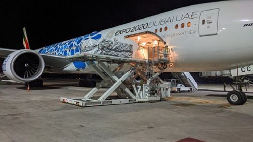 Compania Emirates va transporta gratuit echipamente medicale şi ajutoare în India